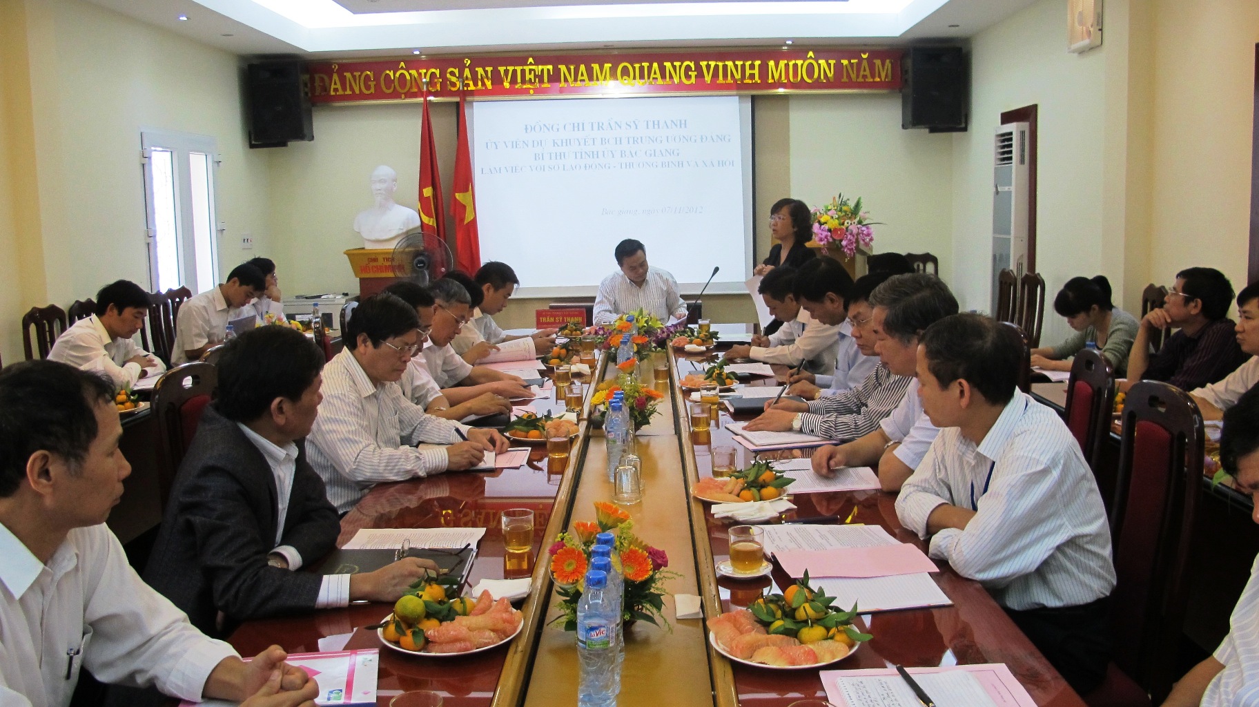 Đc Trần Sỹ  Thanh Ủy viên TW Đảng, Bí Thư tỉnh Ủy  Bắc Giang làm việc với sở LĐTB&XH tỉnh