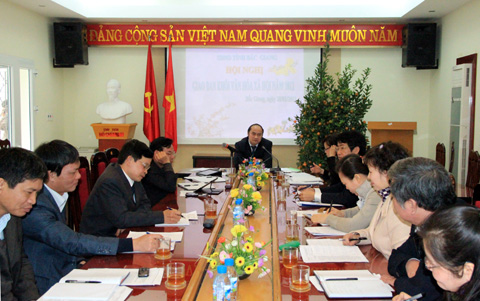 Đc Nguyễn Văn Linh Phó chủ tịch thường trực UBND tỉnh chủ trì hội nghị giao ban
