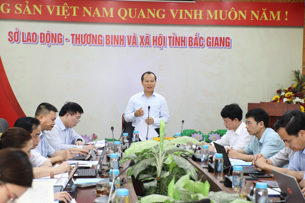 Phó Chủ tịch Thường trực UBND tỉnh Mai Sơn làm việc với Sở Lao động – Thương binh và Xã hội